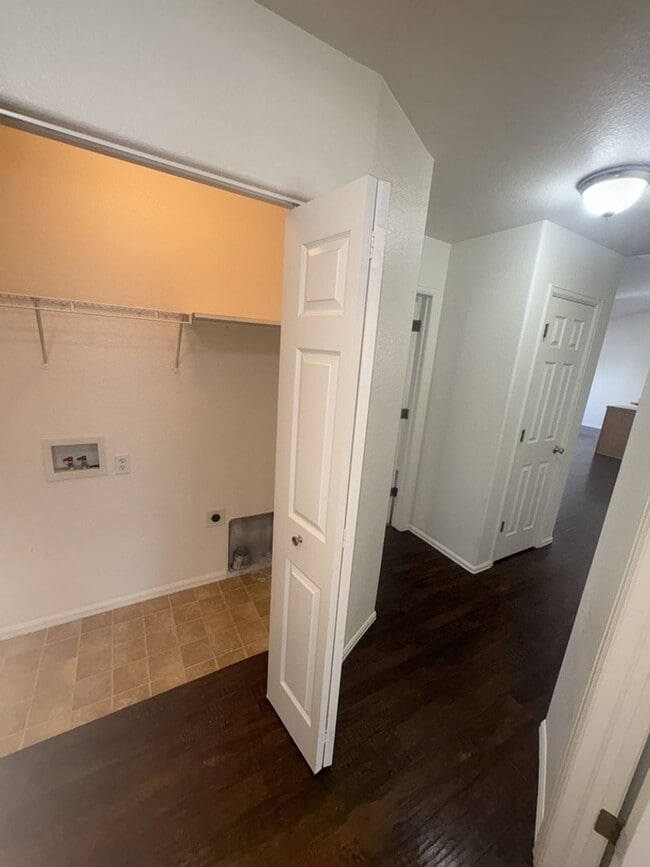 Building Photo - Spacious 5 Bedroom, 3 Bath Ranch Home with 2-Car Garage