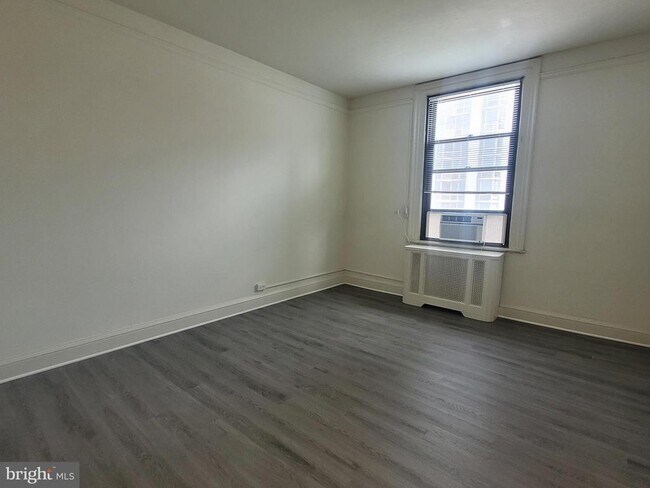 Building Photo - 2031 Locust St