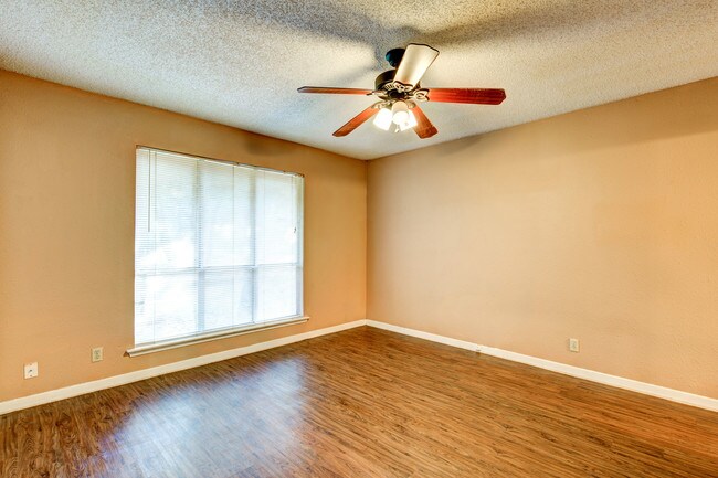 Building Photo - 1430 Redbud Cove