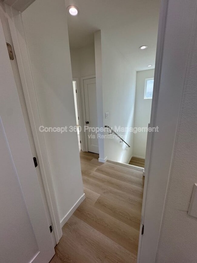 Building Photo - 6168 Briercrest Ave