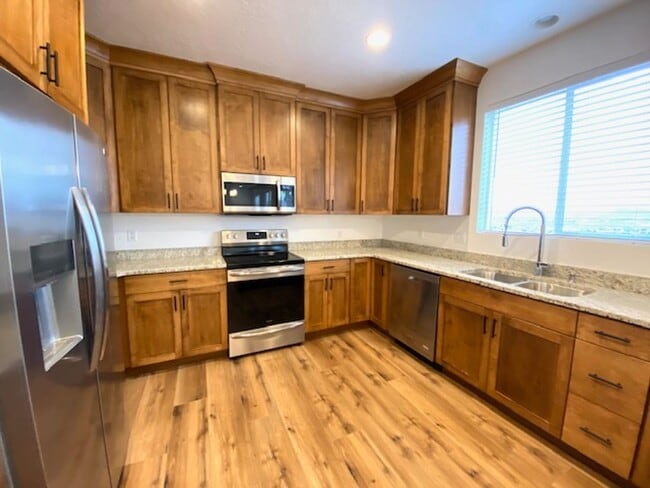 Building Photo - 438 N Stone Mountain Dr