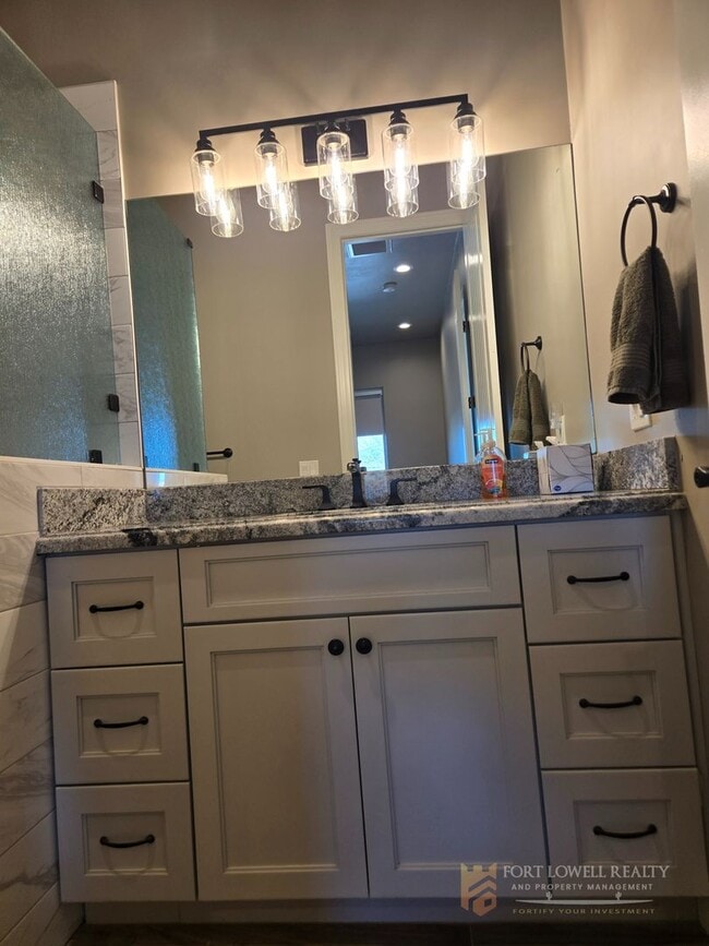 Building Photo - Stunning 2-bed, 2-bath Casita in North Phoenix