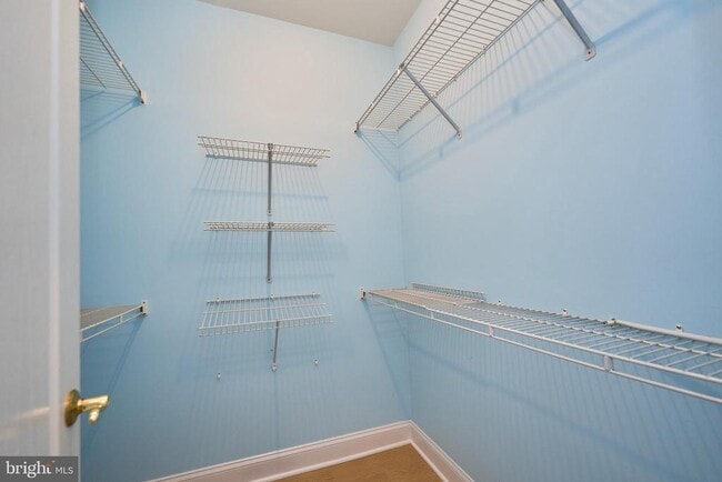 Building Photo - 43865 Hickory Corner Terrace