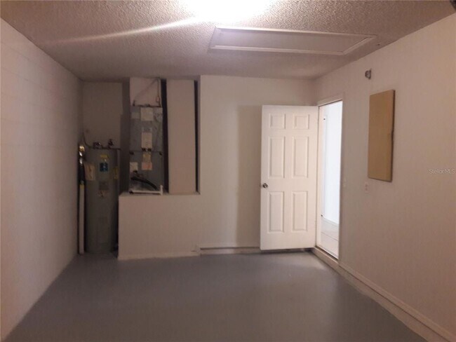 Building Photo - 3236 Brewster Dr