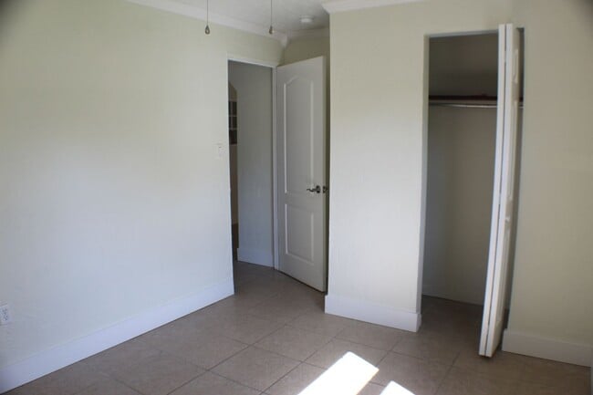 Building Photo - 2 Bed Home in Quiet Neighborhood