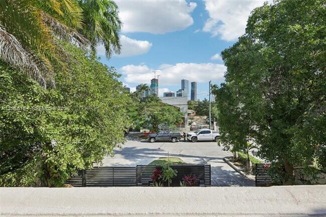 Building Photo - 34 SW 22nd Rd