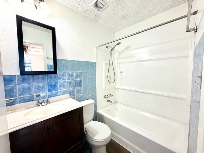 Building Photo - 710 Fields St