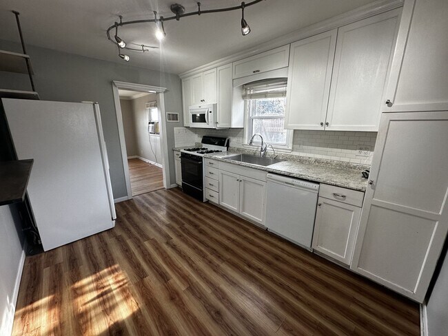 Building Photo - 718 N 86th St