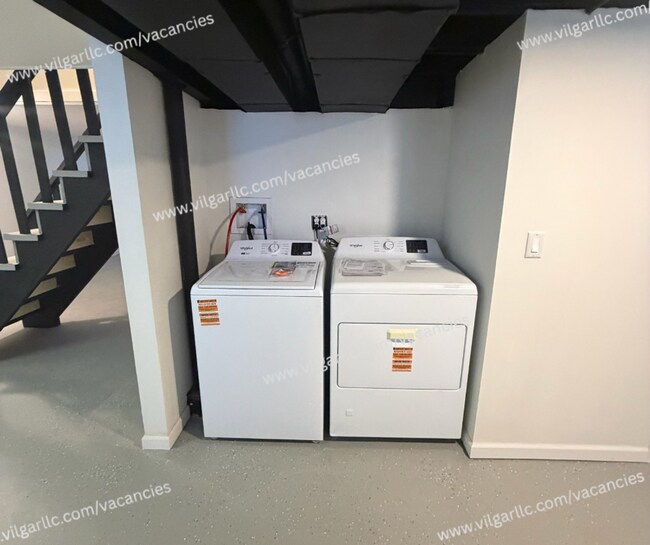 Building Photo - Spacious 4-Bedroom • 2-Bathroom Single-Family Home