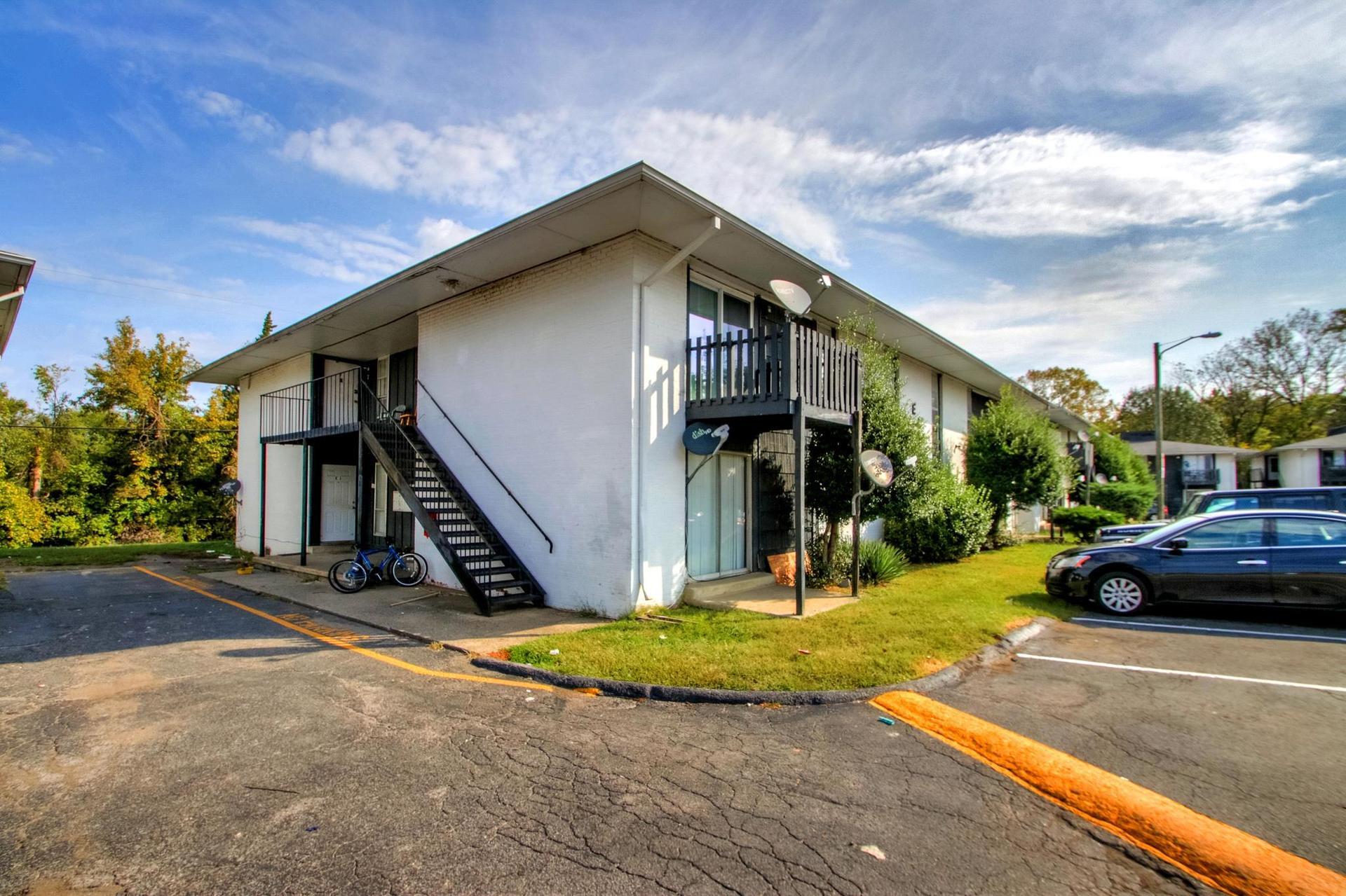 Building Photo - 320 Welch Rd