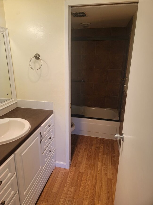 Building Photo - 1 Bedroom Condo In Secure Access Building ...