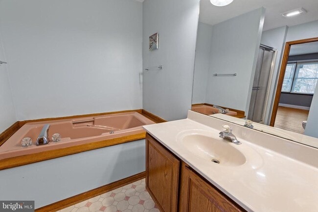Building Photo - 4160 Bristol Dr