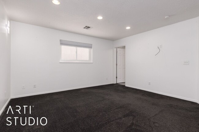Building Photo - Beautiful 4-bedroom home!