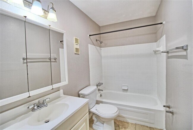 Building Photo - 13760 Orange Sunset Dr