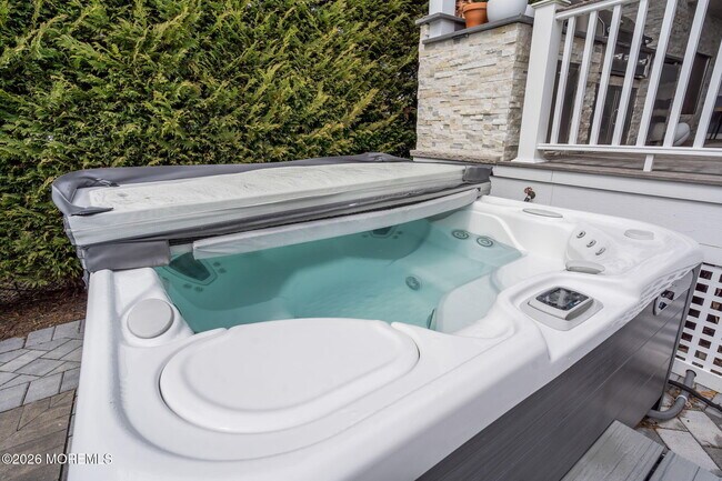 Building Photo - 213 9th Ave