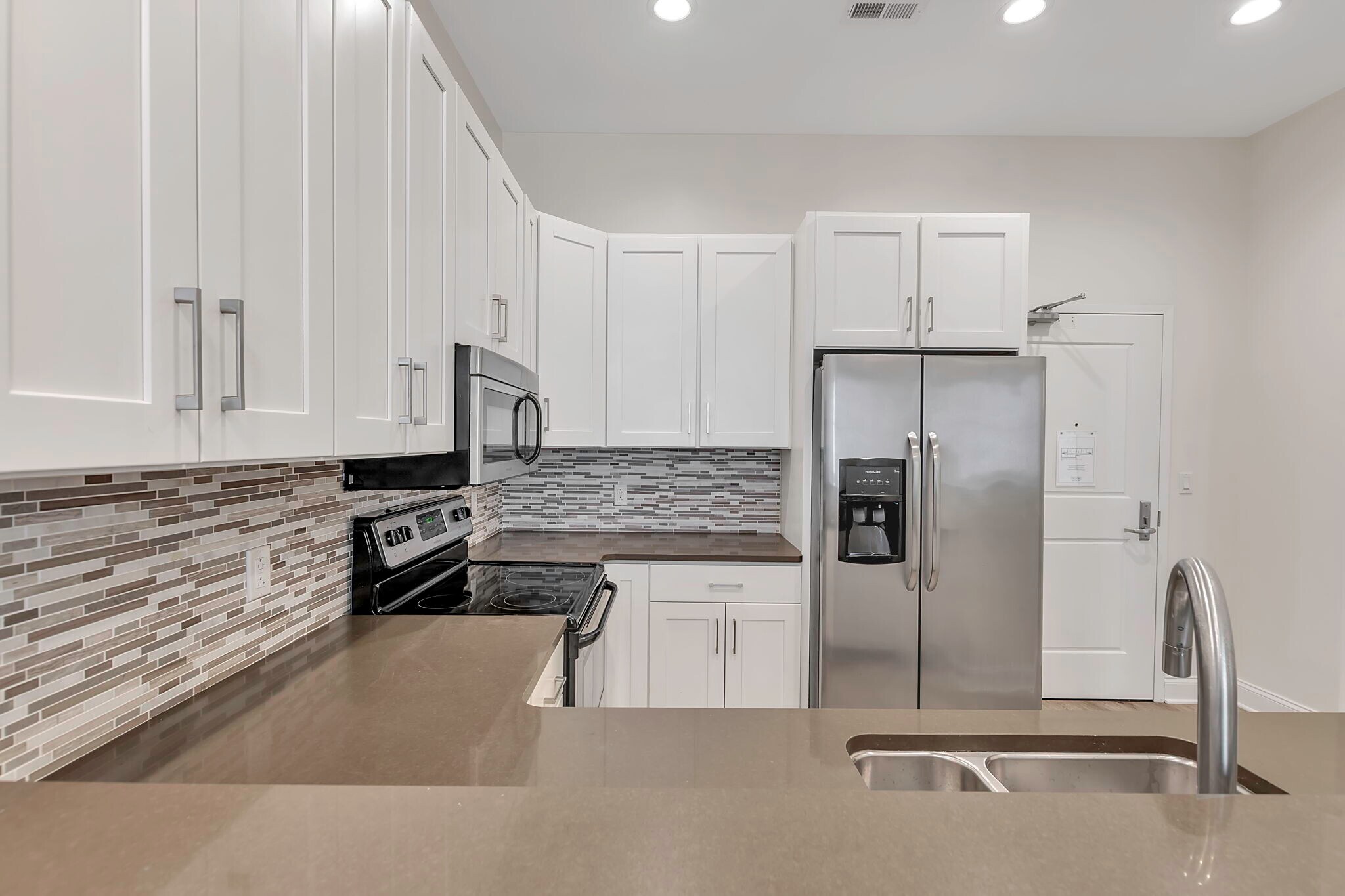 Building Photo - 251 Main St