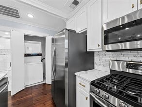 Building Photo - 2 Bedroom, 2 Bath Home with ADU Downtown Charleston!