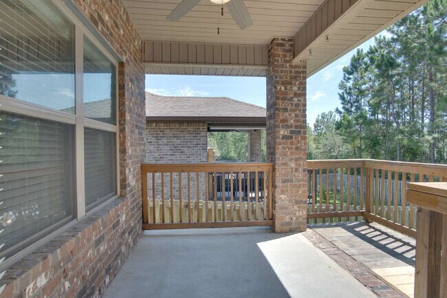 Building Photo - Ashley Plantation Living — 3BR Home with Granite Countertops, Large Kitchen Island, Trey Ceilings...