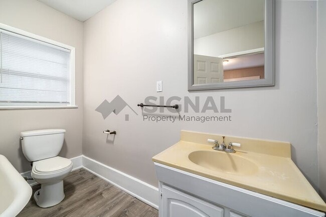 Building Photo - 529 Telford Ln