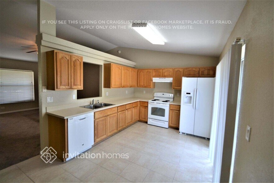 Building Photo - 4736 Robin Dr