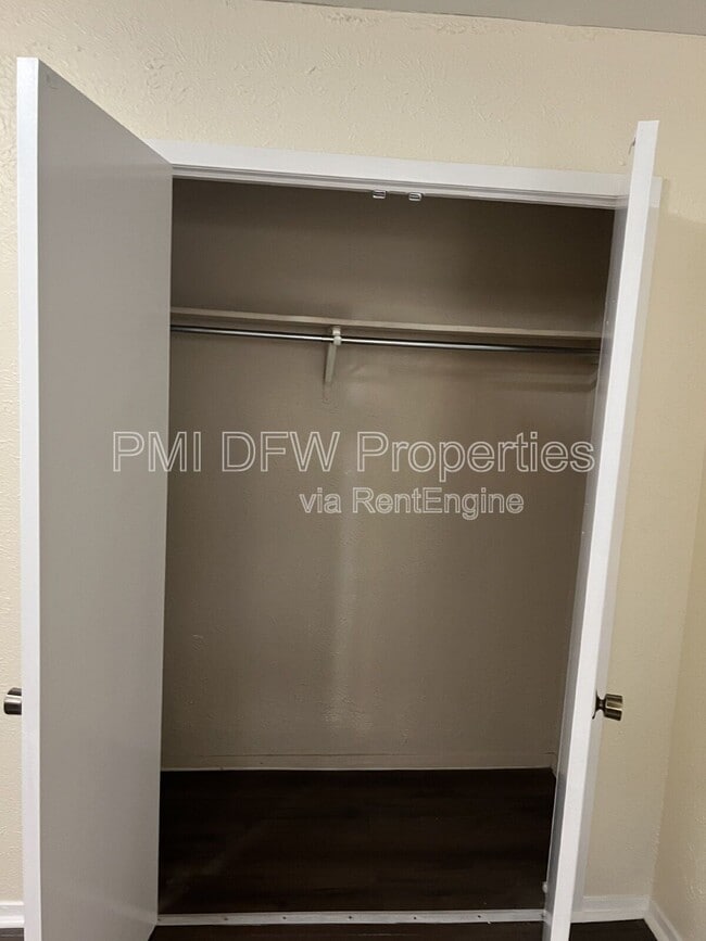 Building Photo - 1510 Cherrycrest Ln