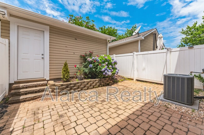 Building Photo - 8285 Viewpoint Lane