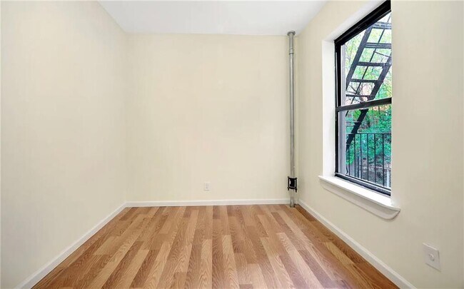 Building Photo - 883 E 165th St