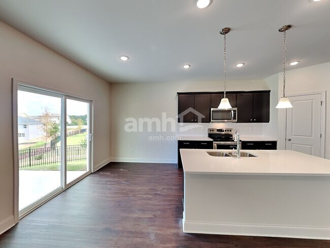 Building Photo - 3841 Chivalry Dr