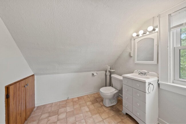 Building Photo - 1561 Glenn Ave