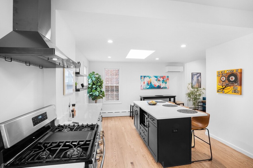 Building Photo - 16 Union St