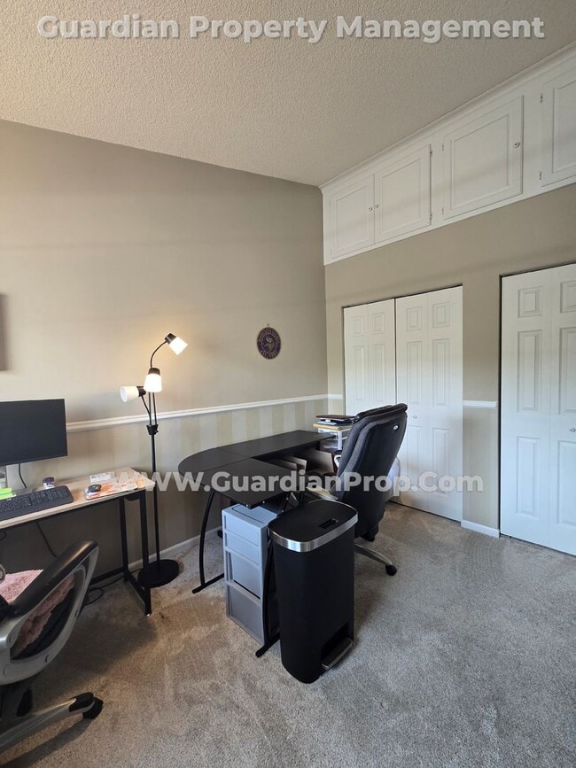 Building Photo - Plymouth Town Home (Wayzata Schools), Larg...