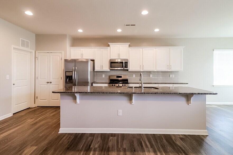 Building Photo - 238 S Great White Way