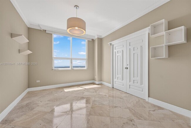 Building Photo - 808 Brickell Key Dr