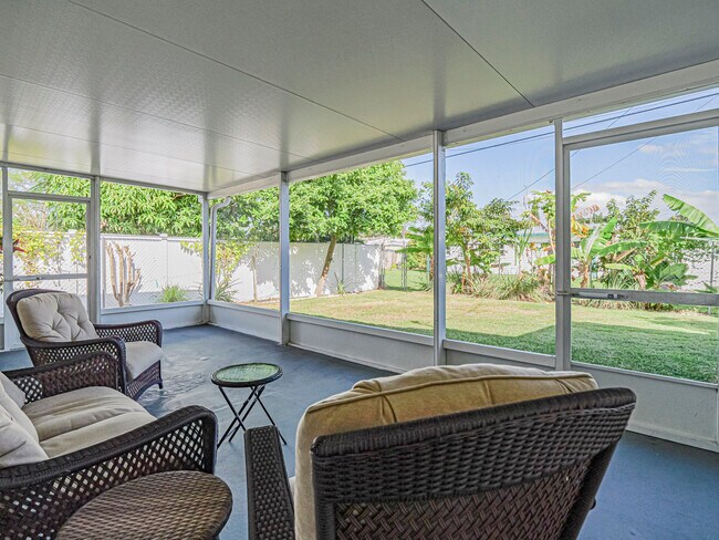 Building Photo - 1440 4th Ct