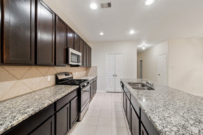 Building Photo - 2516 Pearl Ct