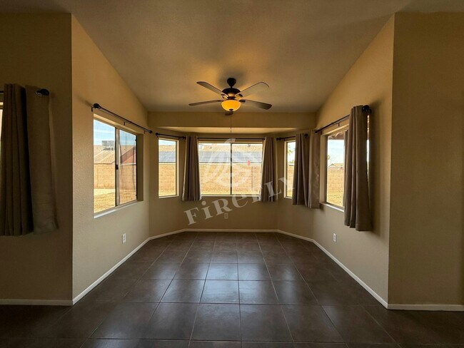 Building Photo - 10720 W Wagon Wheel Dr