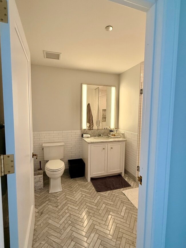 Building Photo - 514 N Peshtigo Ct