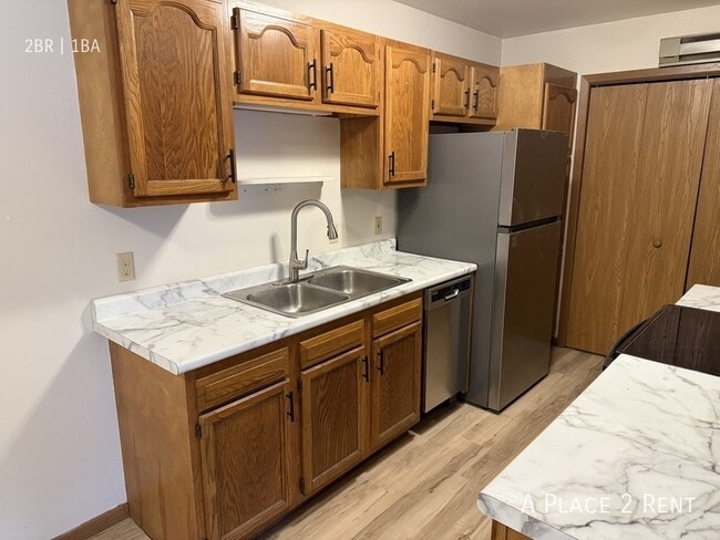 Building Photo - 1733 Hemlock Dr