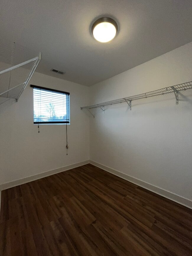 Building Photo - 1516 Broadway St