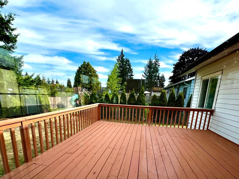 utdoor deck - 25818 19th Ave S