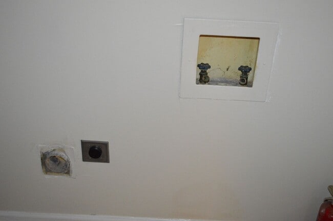 Building Photo - 3856 Jasmine Dr