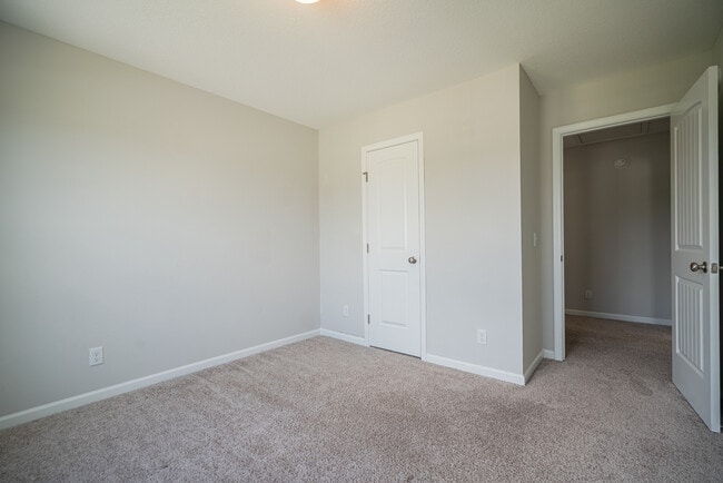 Building Photo - 418 Huntington Dr