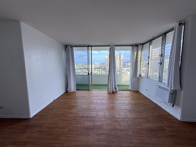 Building Photo - Bright & Breezy 1-Bedroom Condo in Moiliil...