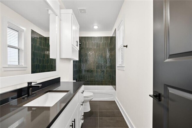 Building Photo - 6114 S 40th Pl