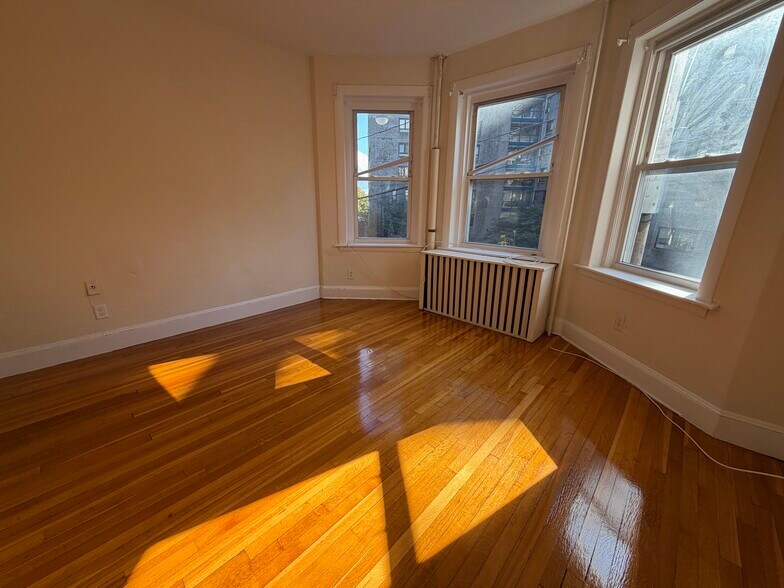 Building Photo - 306 Tappan St