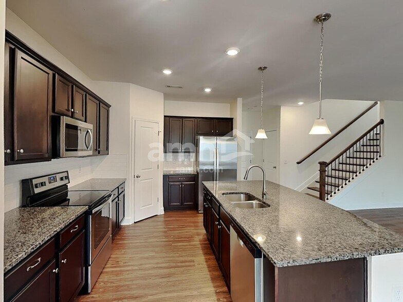 Building Photo - 4992 Chutney Dr