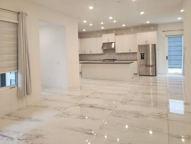 Building Photo - 16332 Dawn Wy