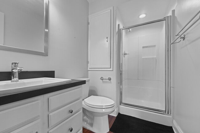 Building Photo - 1008 Forest Hills Dr