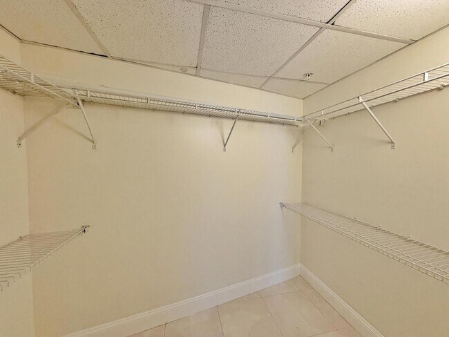 Building Photo - 3000 N Ocean Dr