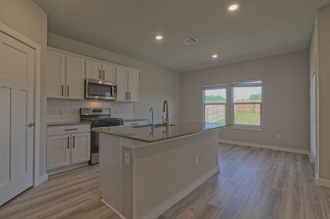 Building Photo - 425 Coda Xing Georgetown, TX 78633